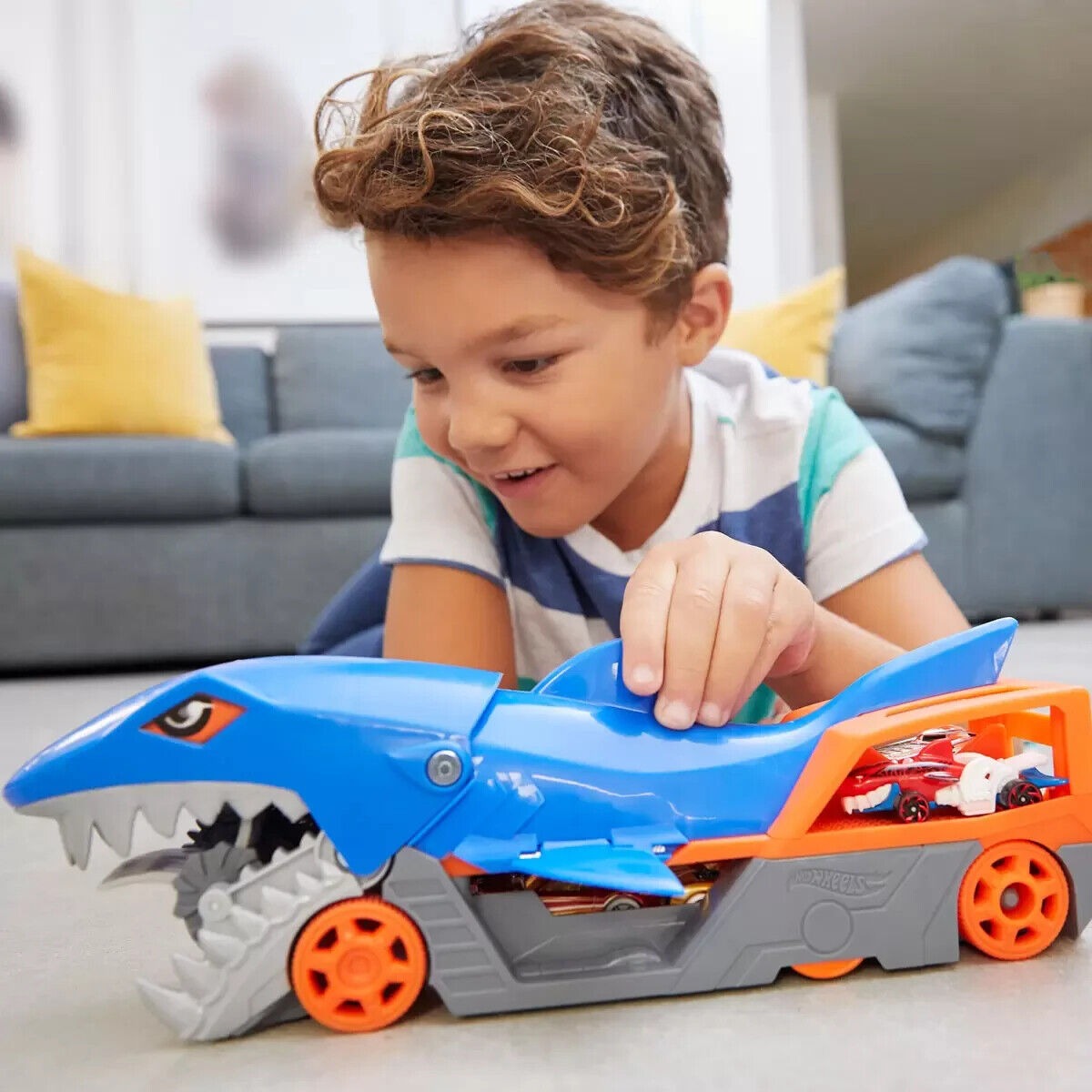 Hot Wheels Shark Chomp Transport Playset