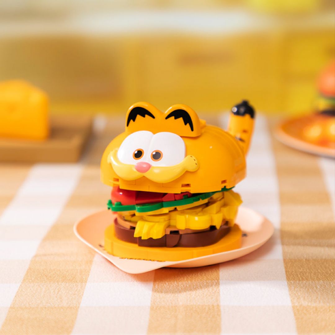 Pantasy Garfield In a Hamburger