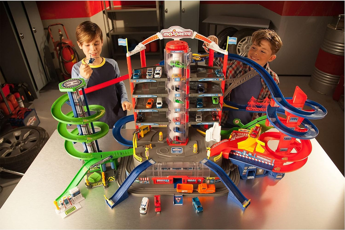 Mega City Garage With 6 Vehicles