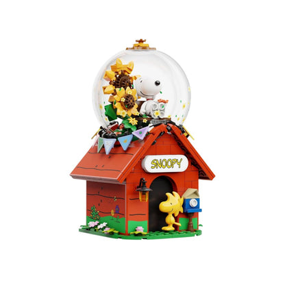 Pantasy Snoopy's Classic Red Doghouse