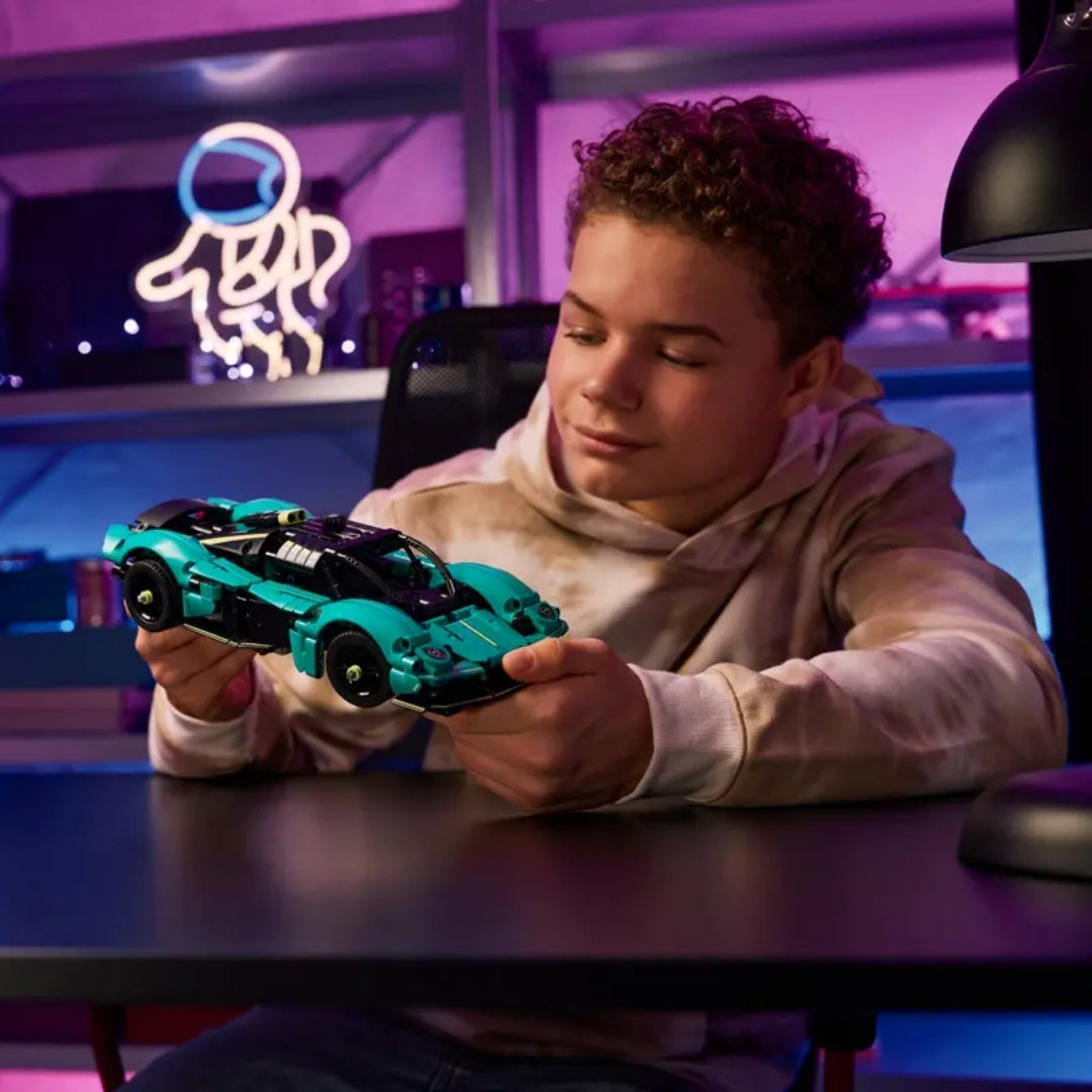 Lego Technic Aston Martin Valkyrie - 707 Pcs