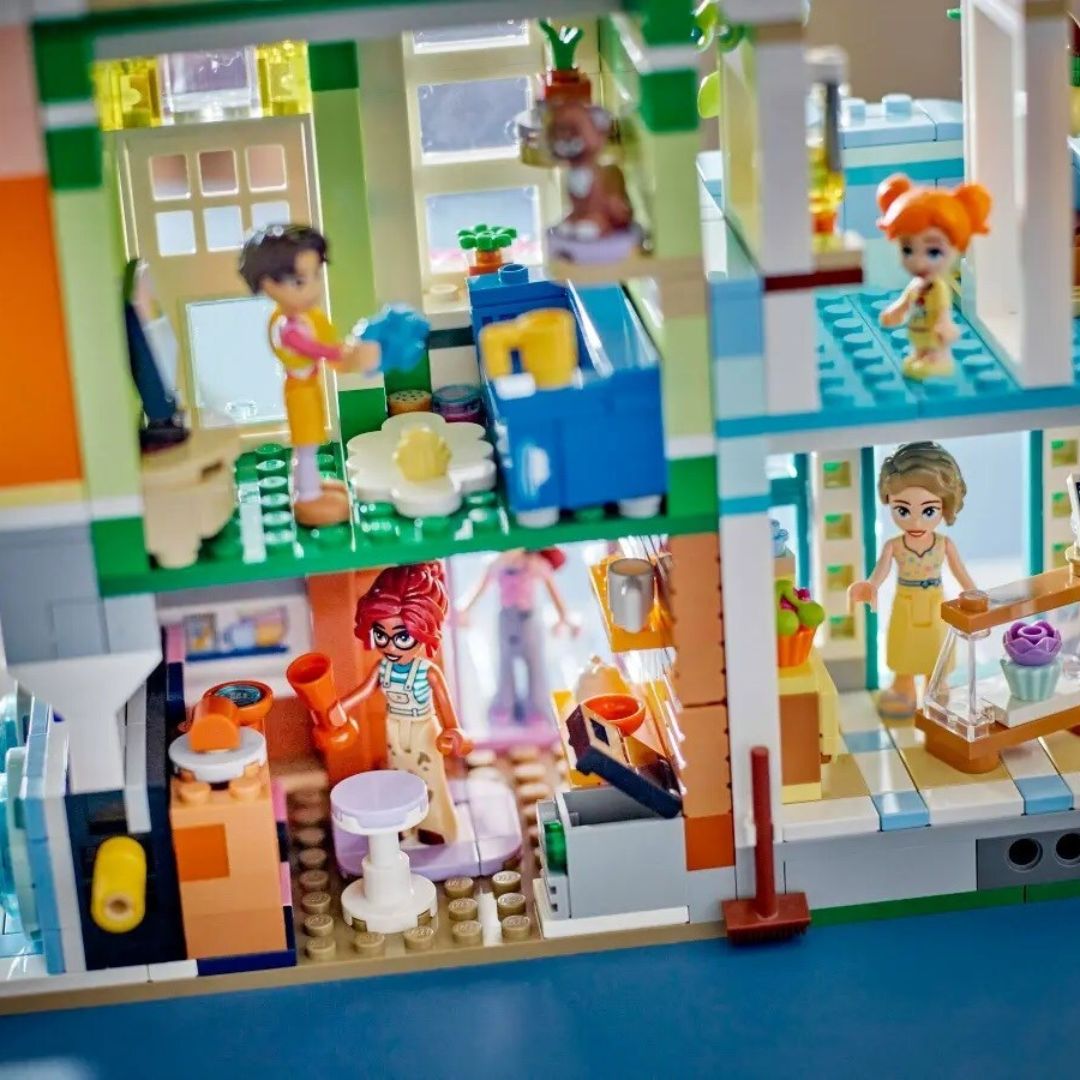 Lego Friends Heartlake City Residential and Shopping Street Set