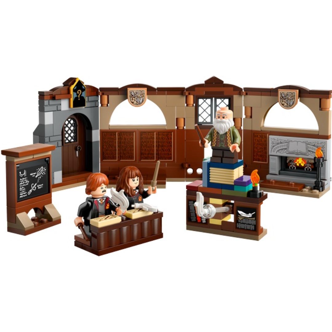 Lego Harry Potter Hogwarts Castle: Charms Class