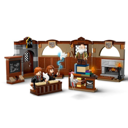 Lego Harry Potter Hogwarts Castle: Charms Class