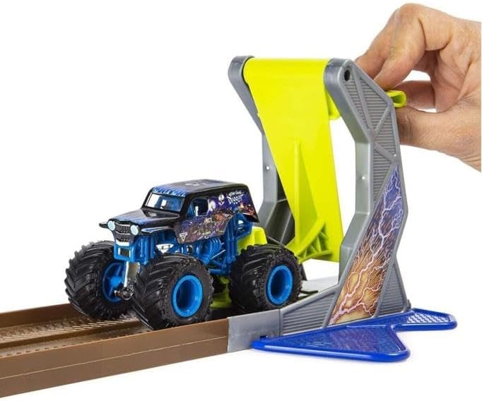Monster Jam Basic Stunt Playset Assorted