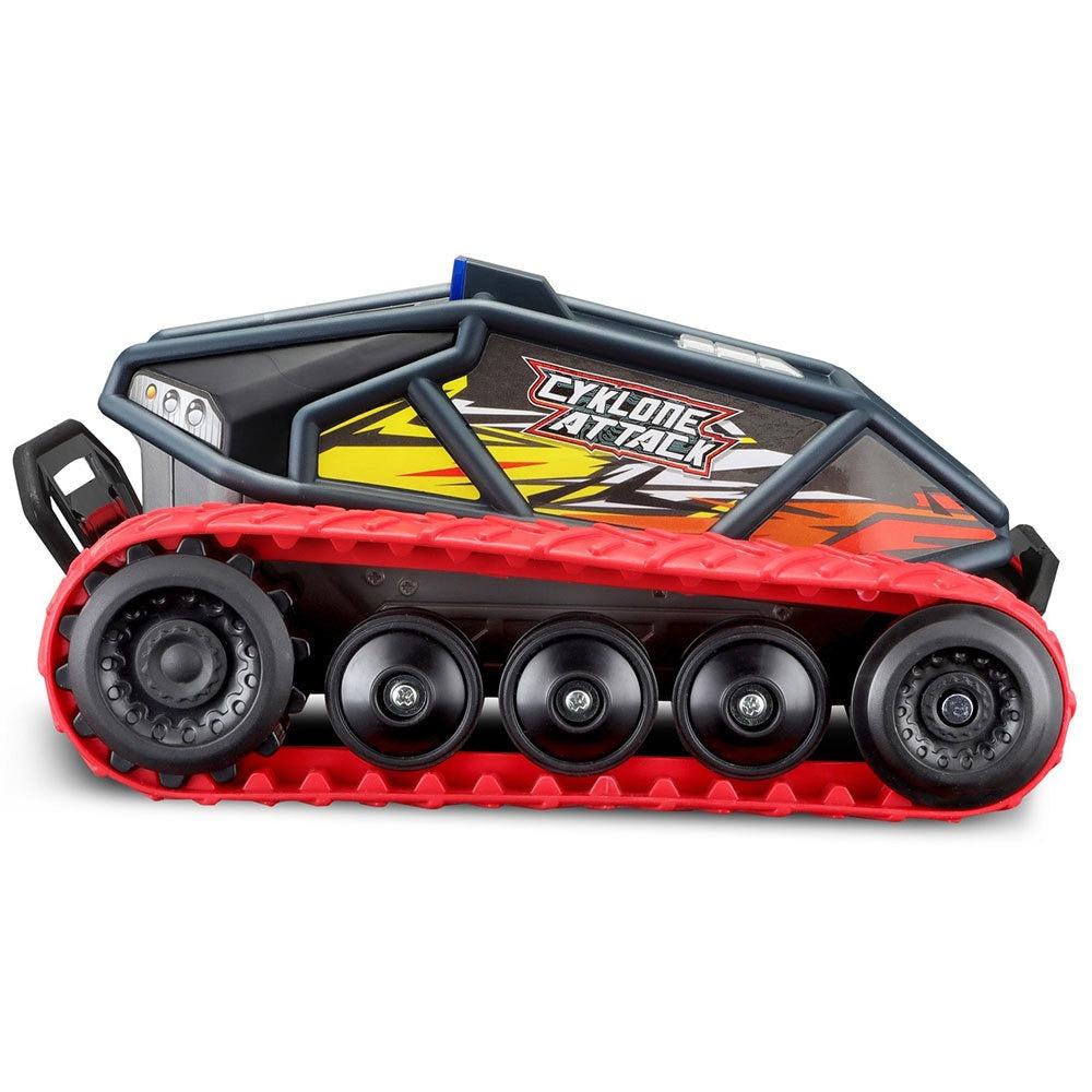 The Maisto Tech RC Cyklone Attack Tank 2.4Ghz Black