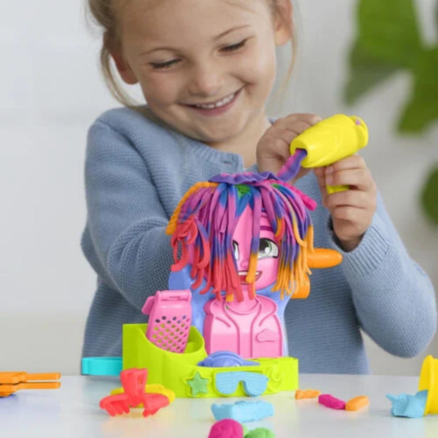 Playdoh Hair Stylin’ Salon
