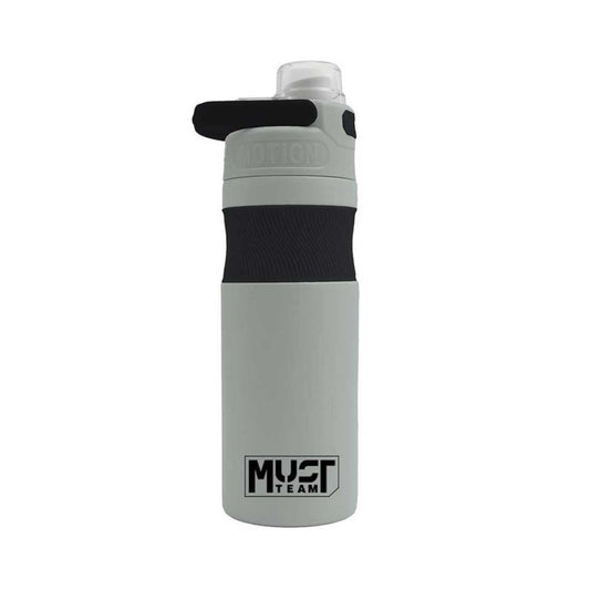 A light gray insulated water bottle with a black textured grip band and a black flip-top lid, featuring the 'MUST TEAM' logo near the bottom.
