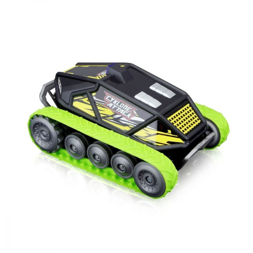 The Maisto Tech RC Cyklone Attack Tank 2.4Ghz Green