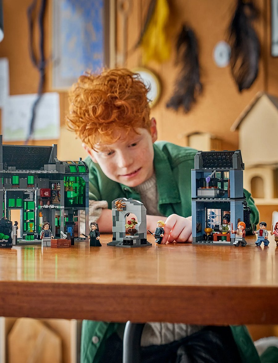 Lego Harry Potter  Knockturn Alley Wizarding Shops